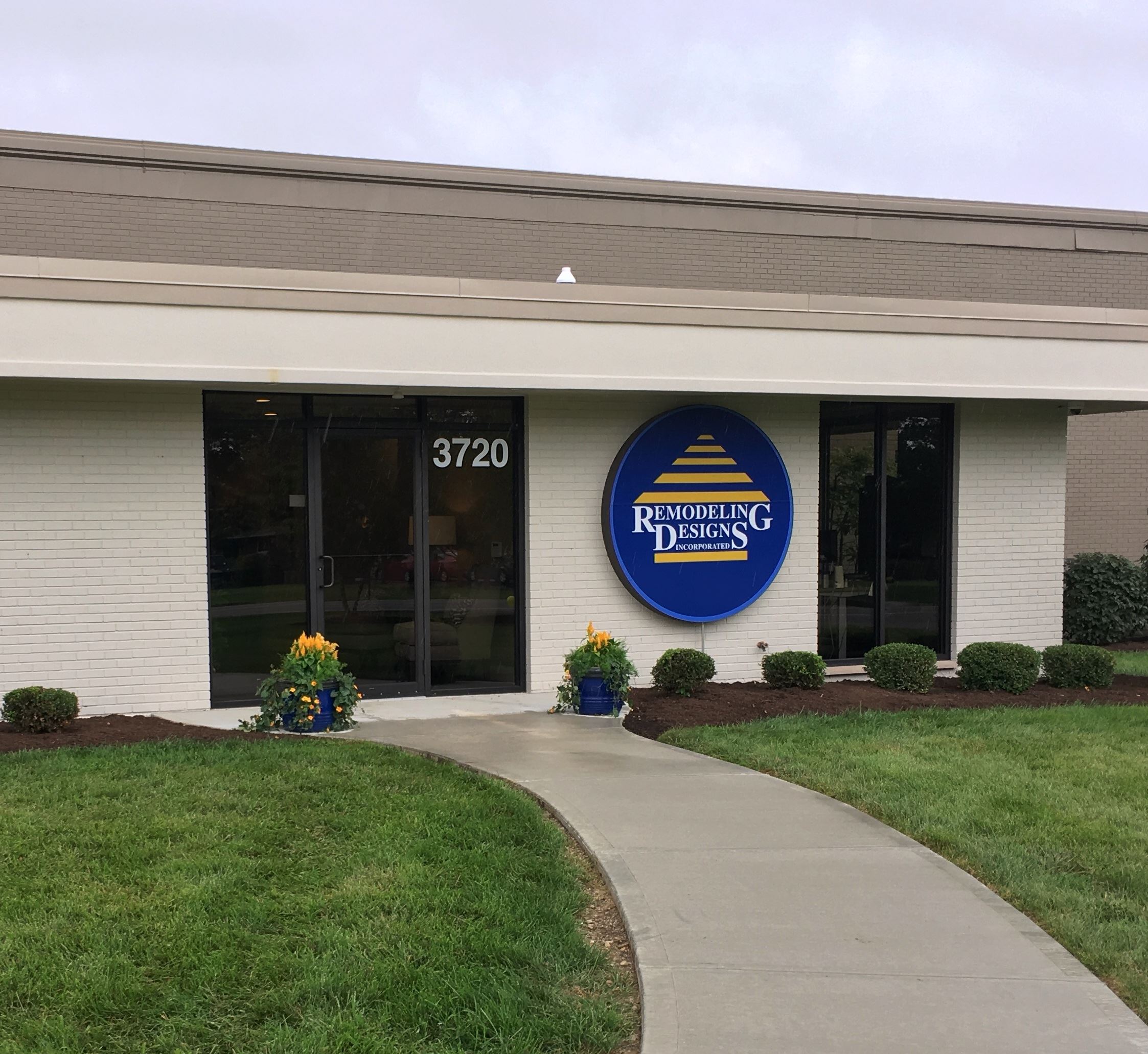 Remodeling Designs ribbon cutting 082418 web